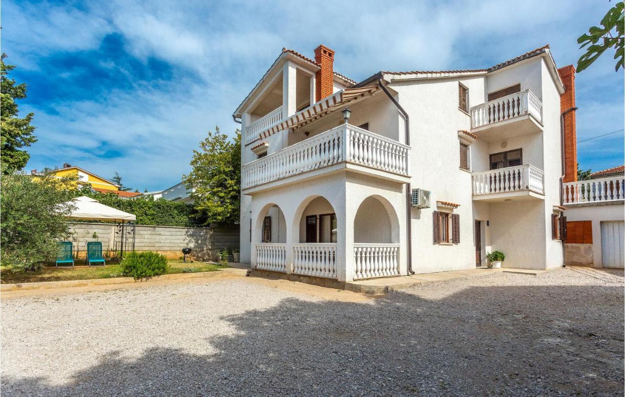 Amazing apartment in Omisalj with 2 Bedrooms&WiFi Buitenkant foto