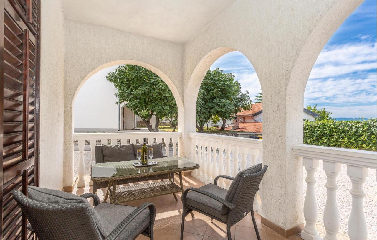 Amazing apartment in Omisalj with 2 Bedrooms&WiFi Buitenkant foto