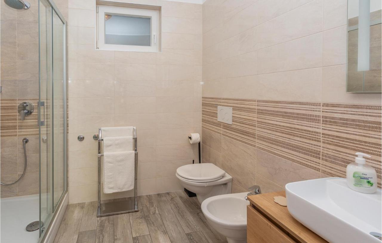 Amazing apartment in Omisalj with 2 Bedrooms&WiFi Buitenkant foto