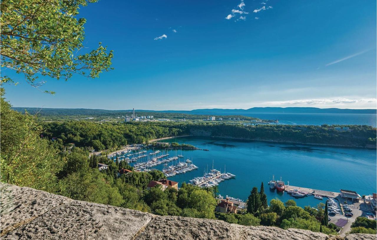 Amazing apartment in Omisalj with 2 Bedrooms&WiFi Buitenkant foto