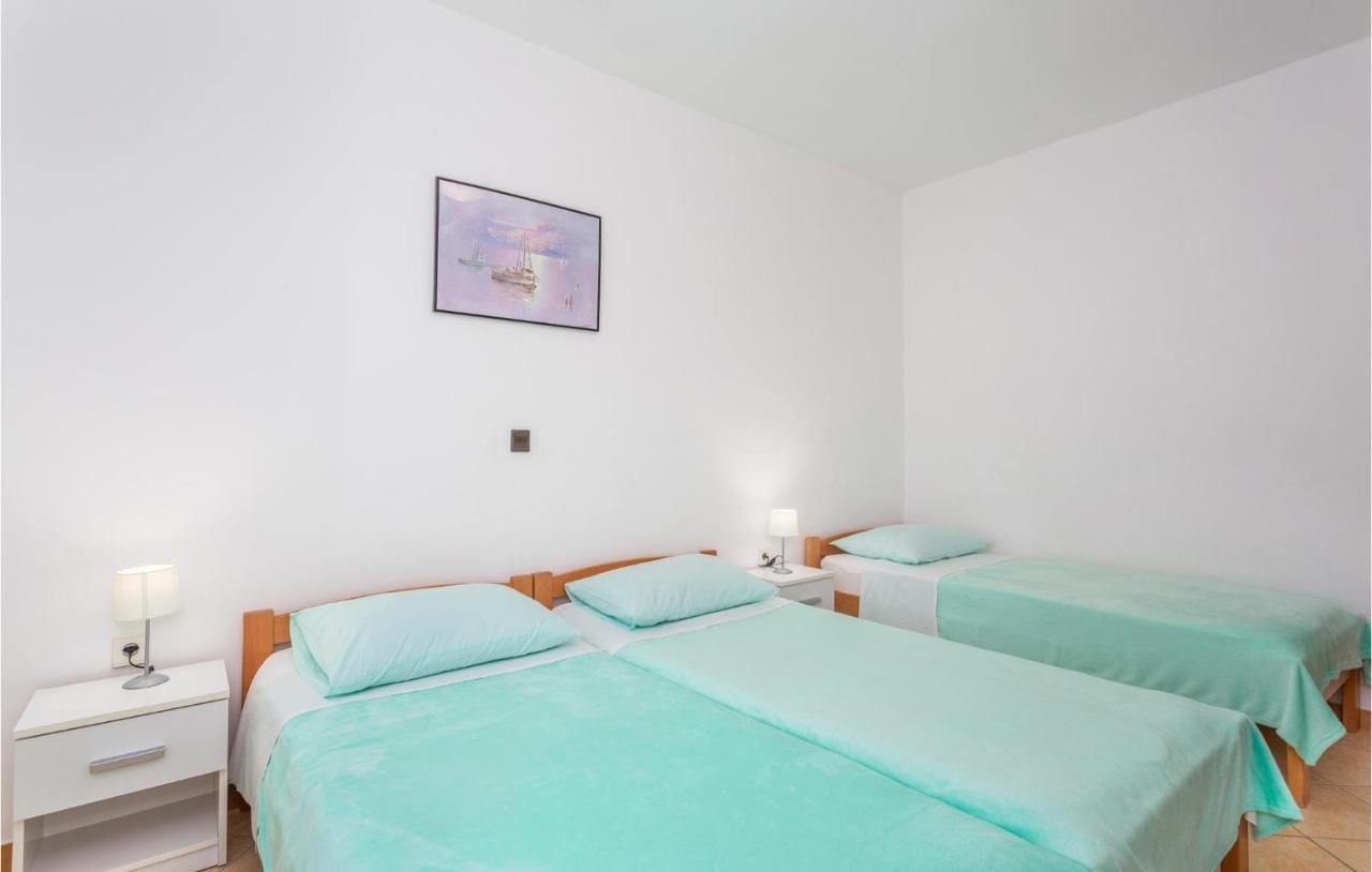 Amazing apartment in Omisalj with 2 Bedrooms&WiFi Buitenkant foto