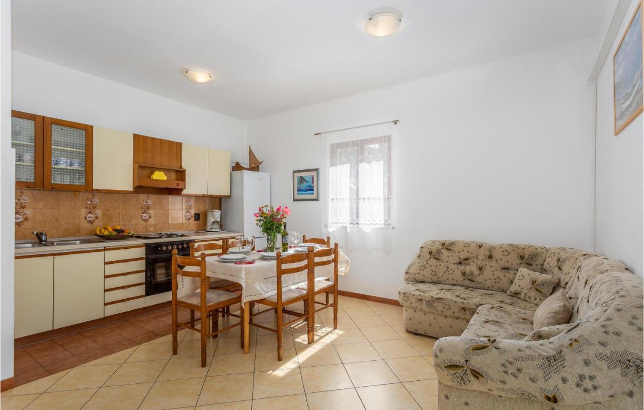 Amazing apartment in Omisalj with 2 Bedrooms&WiFi Buitenkant foto