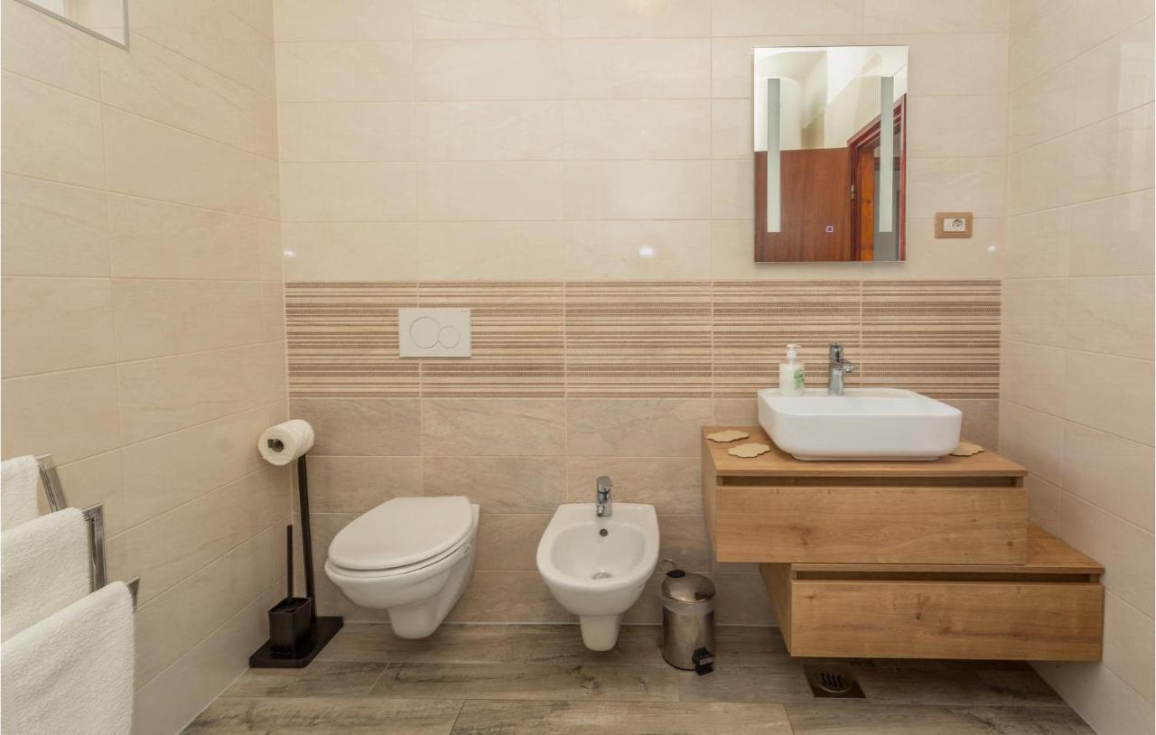 Amazing apartment in Omisalj with 2 Bedrooms&WiFi Buitenkant foto
