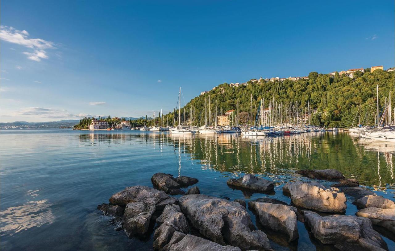 Amazing apartment in Omisalj with 2 Bedrooms&WiFi Buitenkant foto