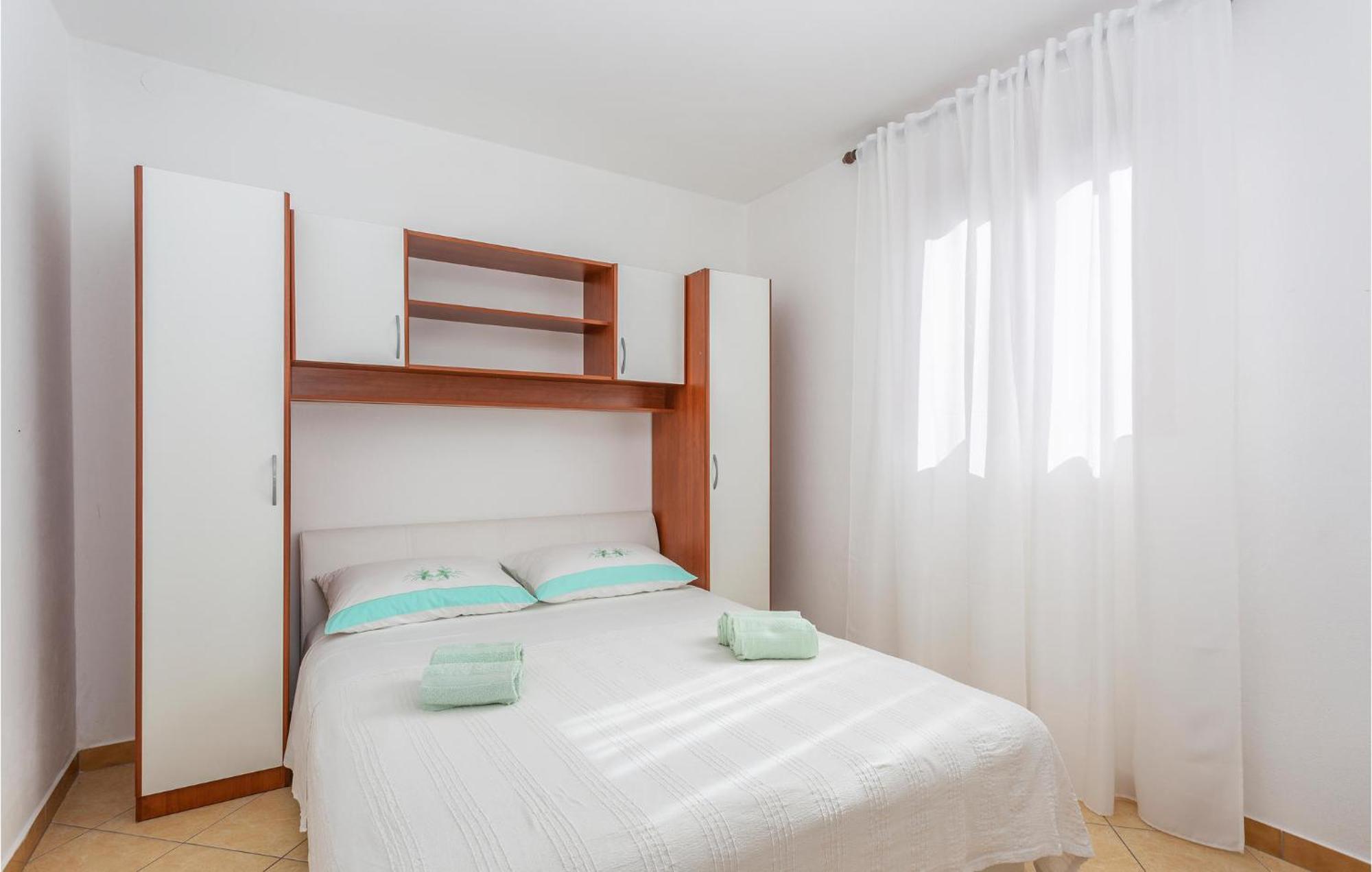 Amazing apartment in Omisalj with 2 Bedrooms&WiFi Buitenkant foto