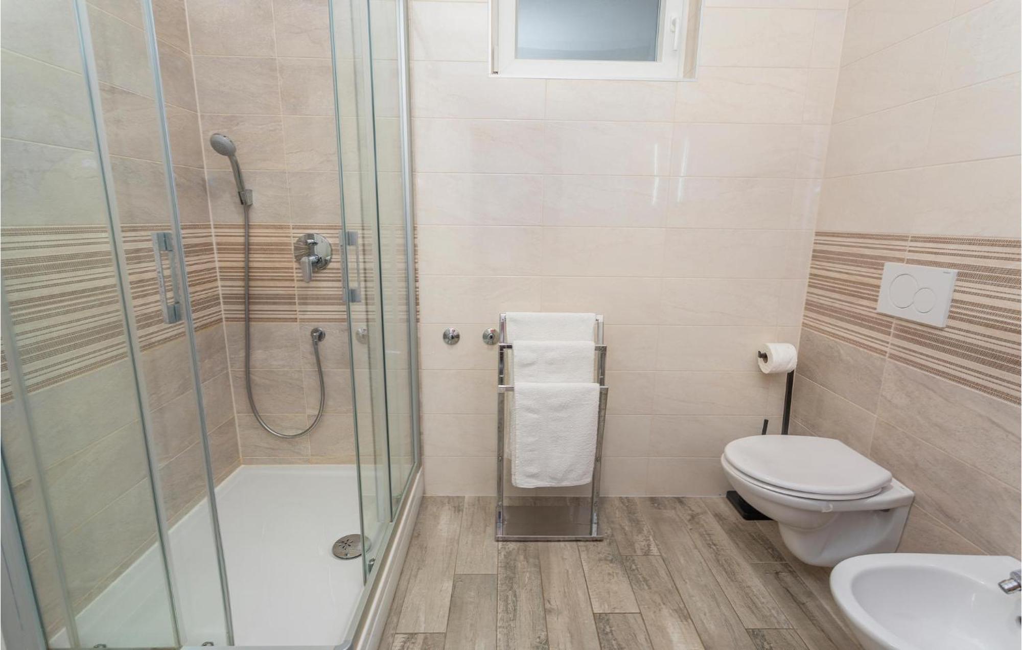 Amazing apartment in Omisalj with 2 Bedrooms&WiFi Buitenkant foto