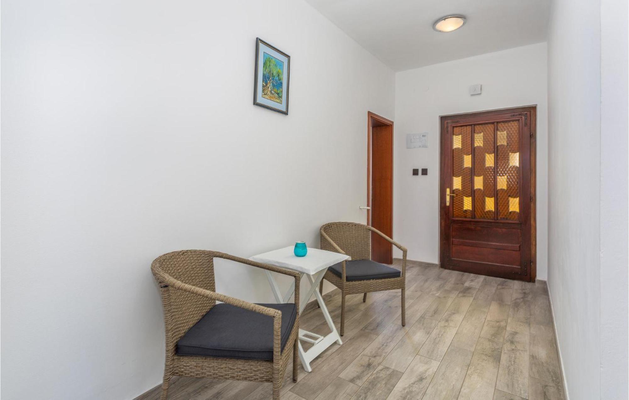 Amazing apartment in Omisalj with 2 Bedrooms&WiFi Buitenkant foto