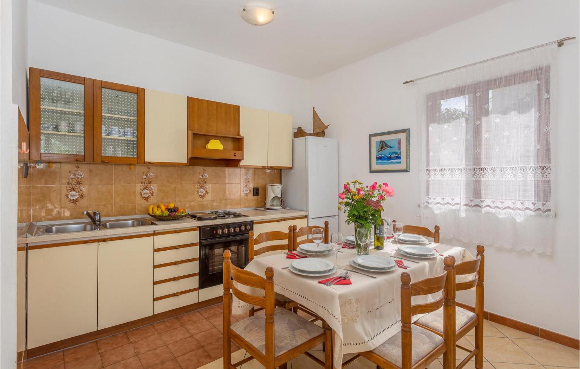 Amazing apartment in Omisalj with 2 Bedrooms&WiFi Buitenkant foto