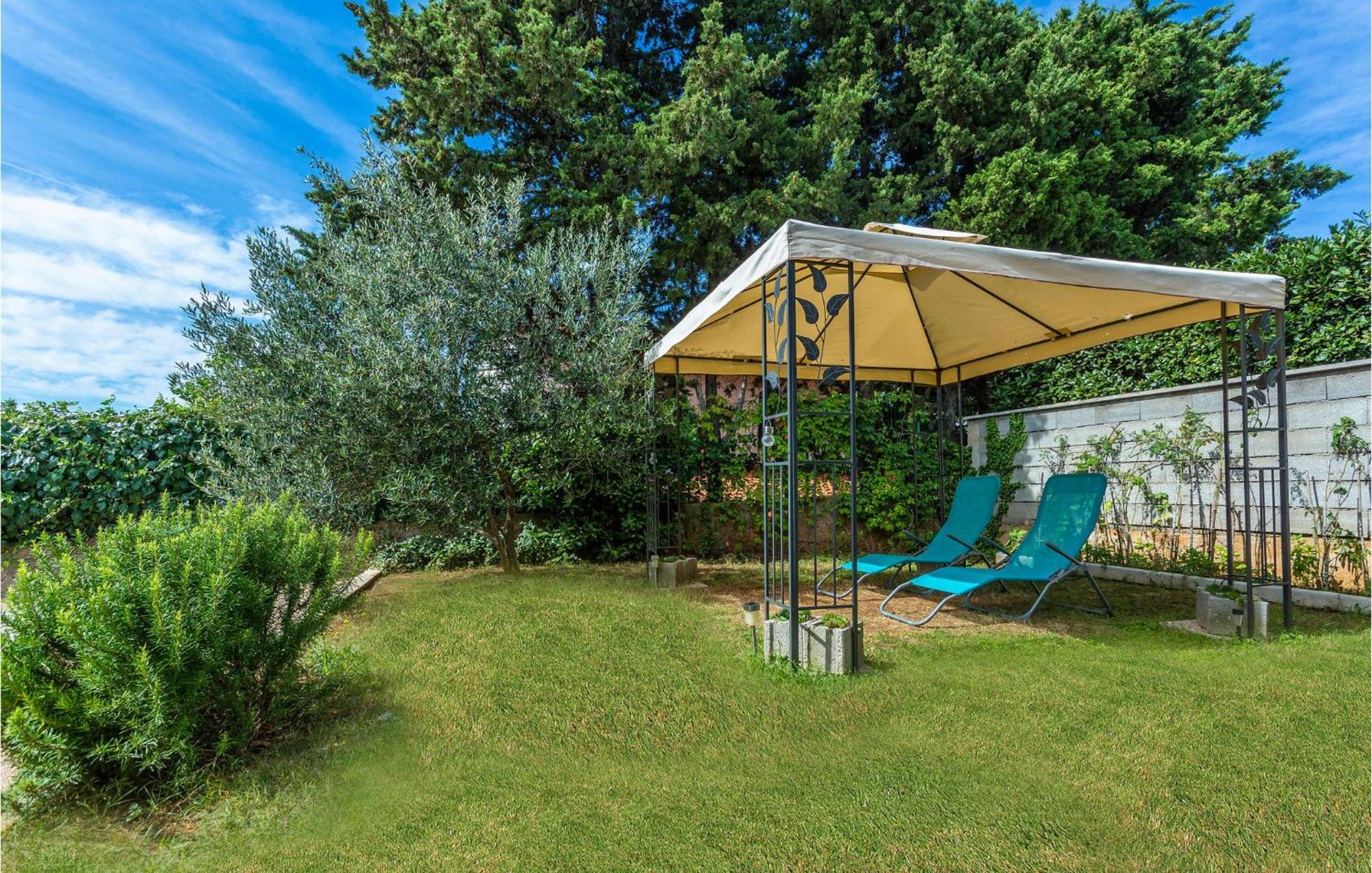 Amazing apartment in Omisalj with 2 Bedrooms&WiFi Buitenkant foto